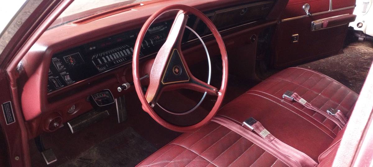Chrysler-town-and-country-1969-red-13