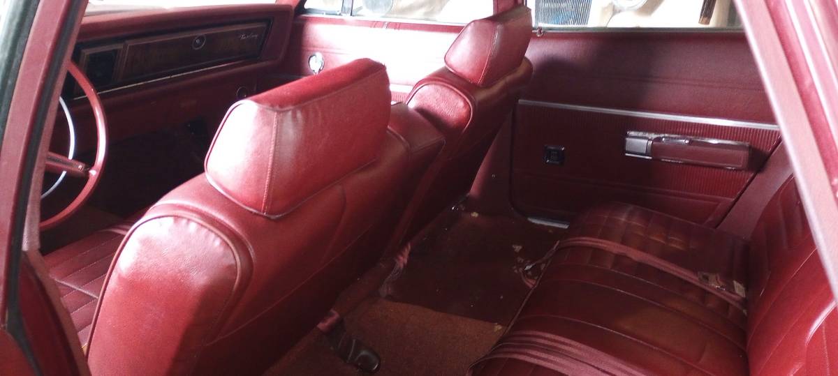 Chrysler-town-and-country-1969-red-6