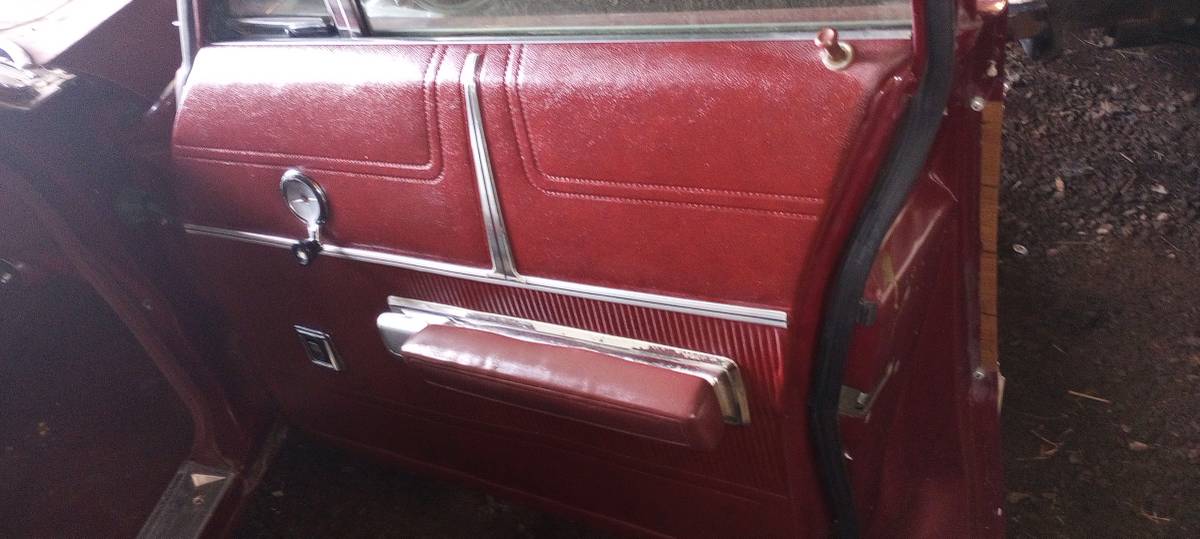 Chrysler-town-and-country-1969-red-8