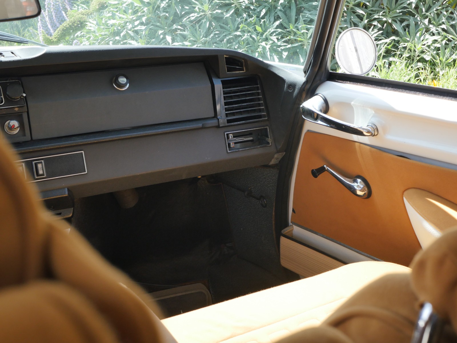 Citroen-D-Special-1970-Sedan-10