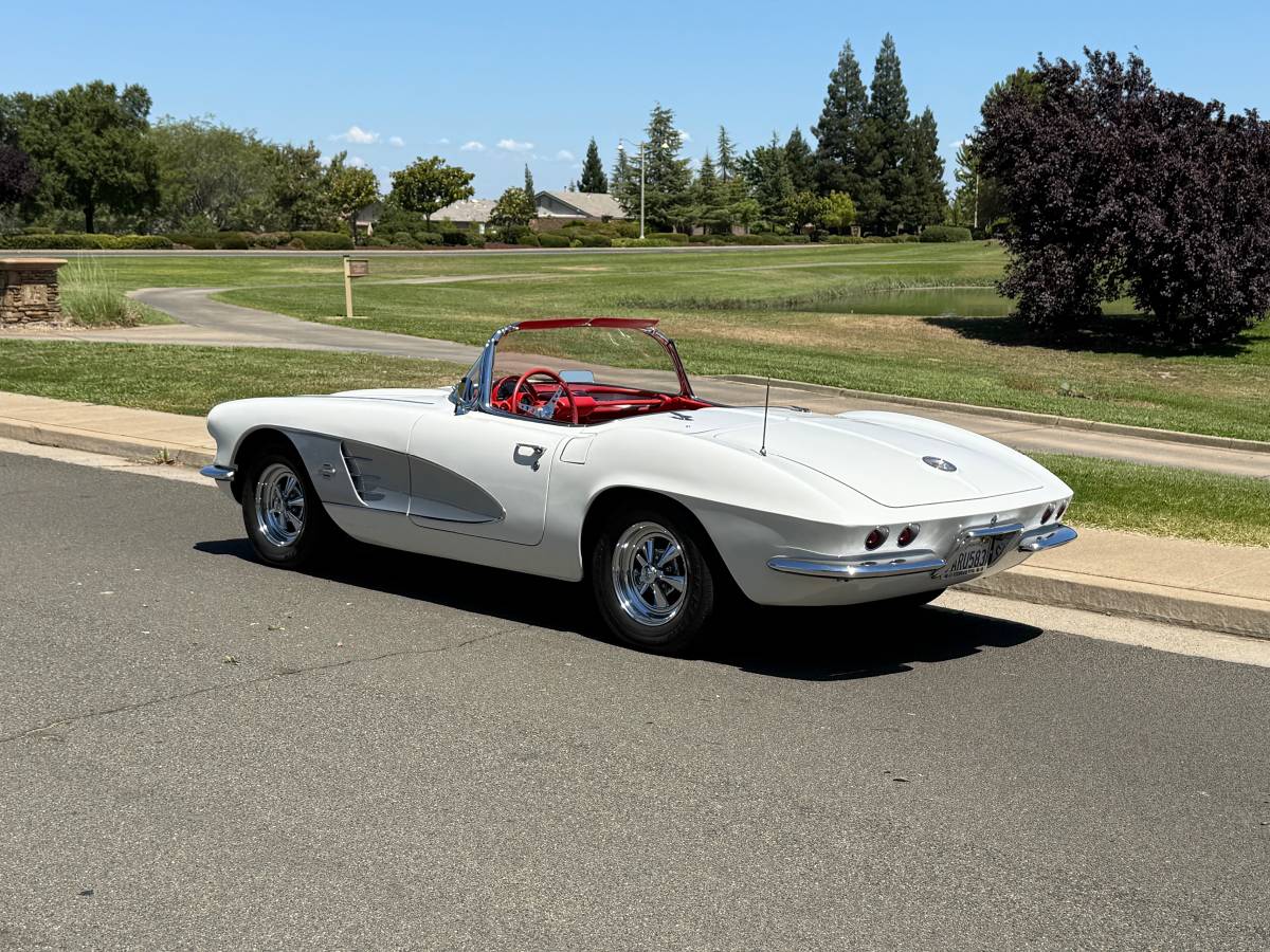 Corvette-1961-white-11