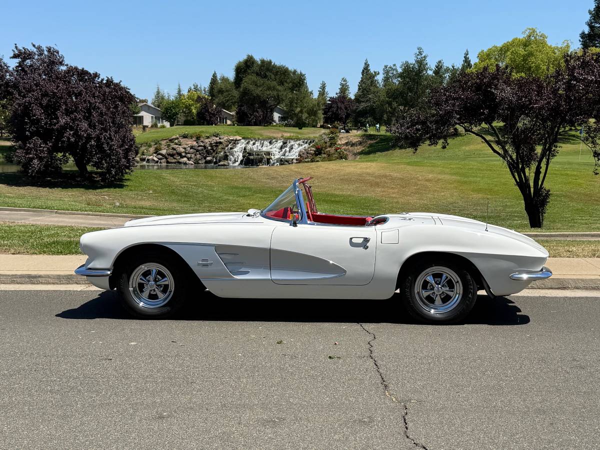 Corvette-1961-white-12