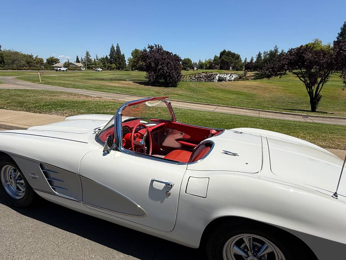 Corvette-1961-white-13