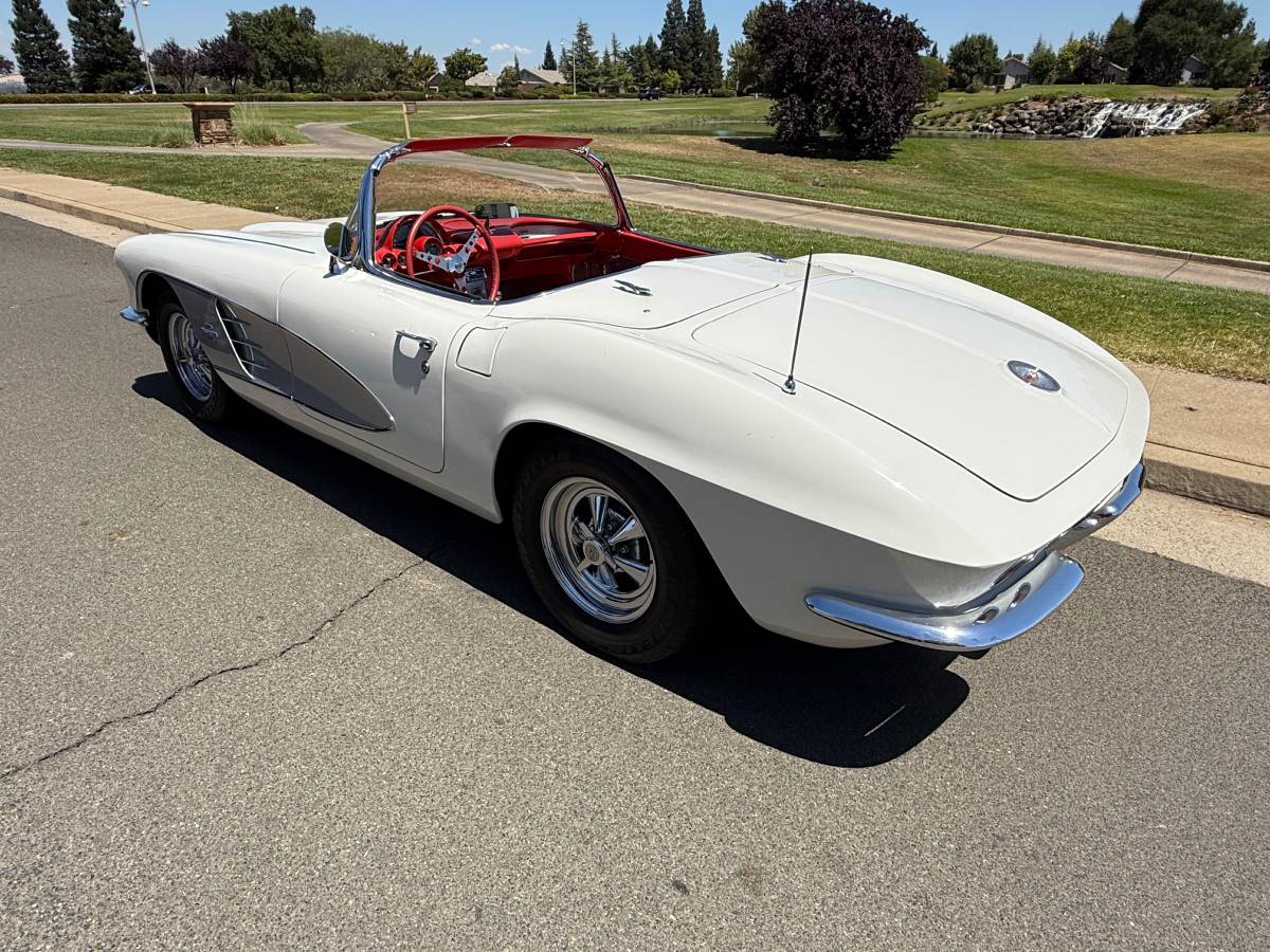 Corvette-1961-white-15