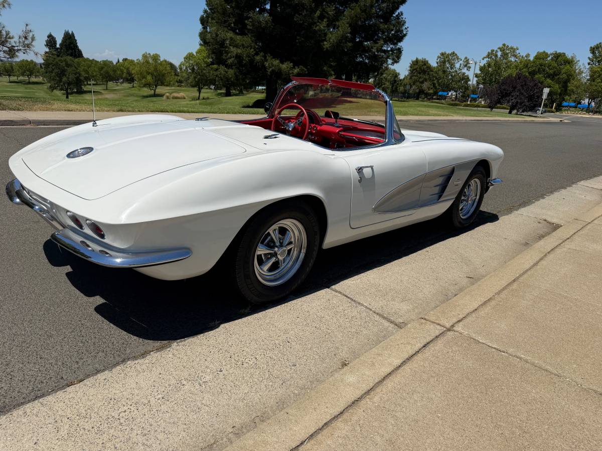 Corvette-1961-white-18