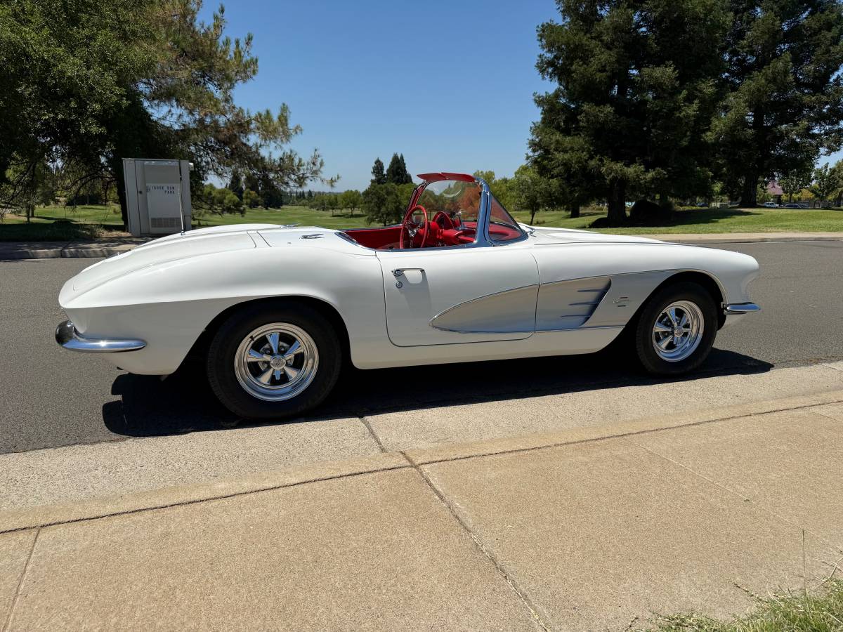 Corvette-1961-white-19