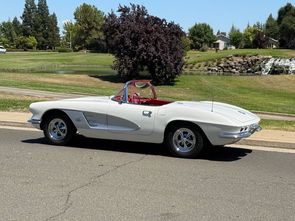 Corvette-1961-white-3