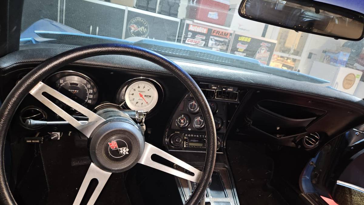 Corvette-1974-blue-17