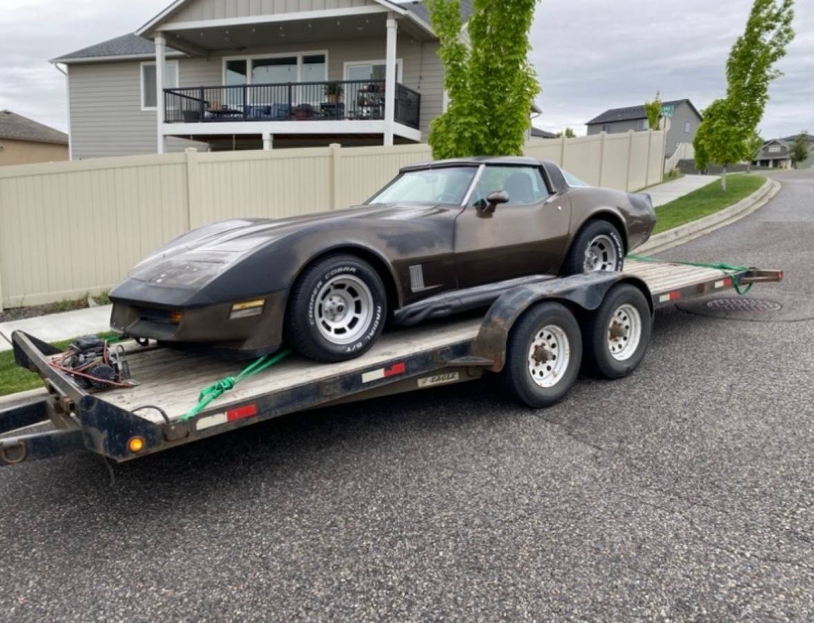 Corvette-1980-brown-4