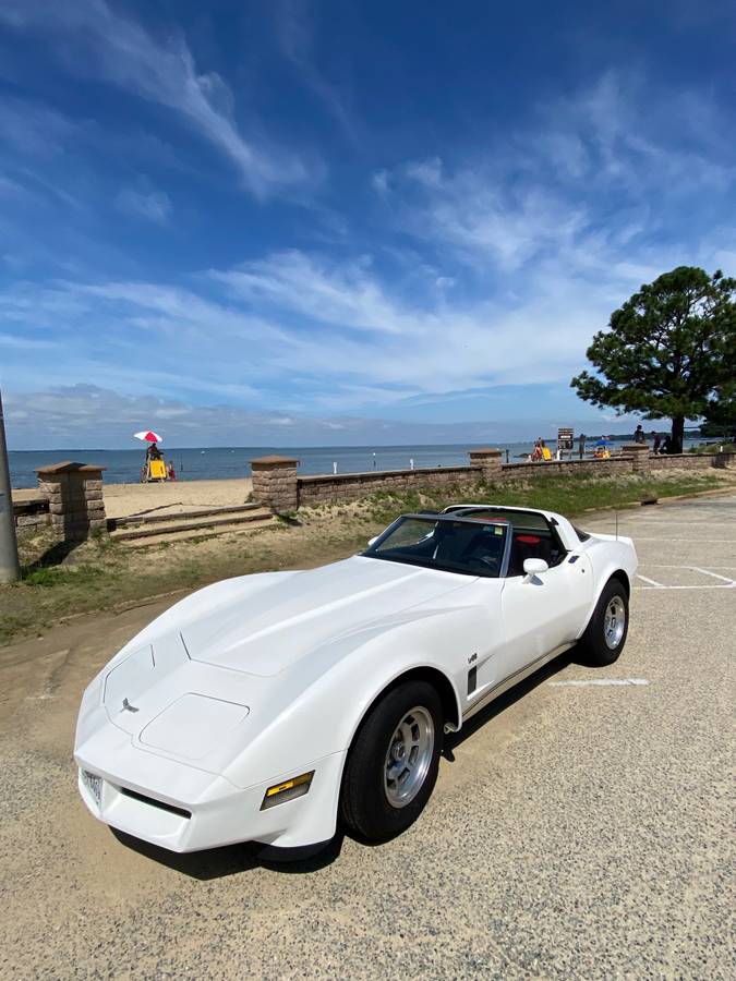 Corvette-1980-white-11
