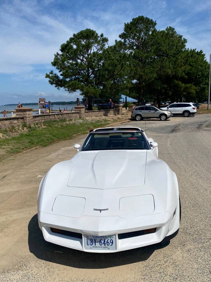 Corvette-1980-white-3