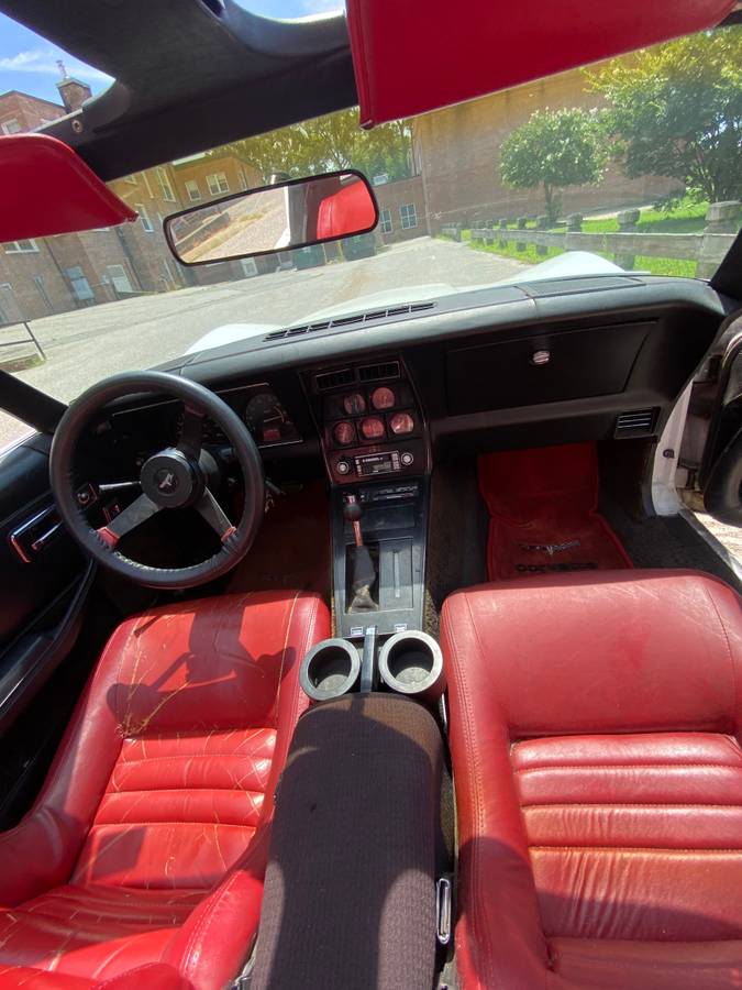 Corvette-1980-white-8