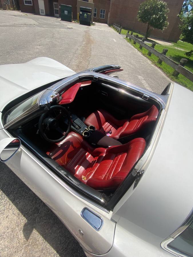 Corvette-1980-white-9