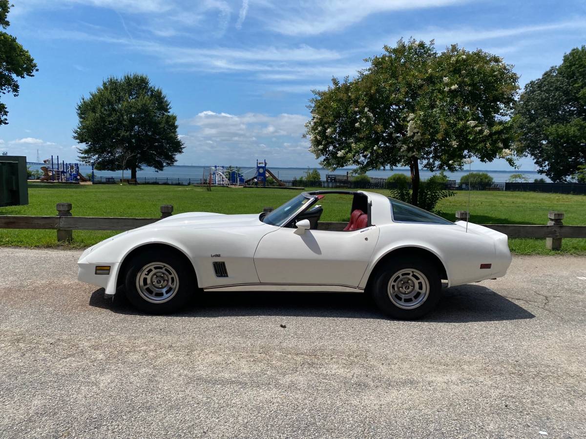 Corvette-1980-white
