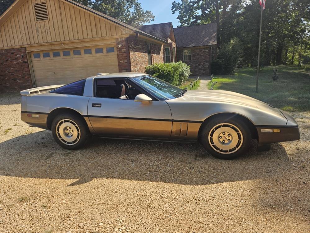 Corvette-1986-brown-3