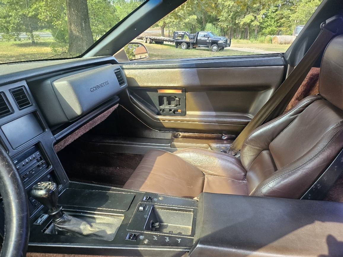 Corvette-1986-brown-9