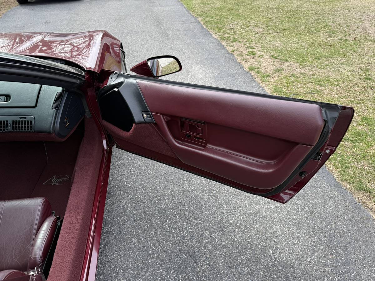 Corvette-40th-anniversary-1993-red-11