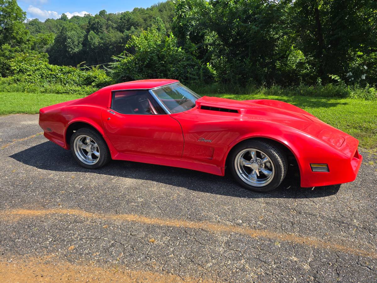 Corvette-stingray-1975-3