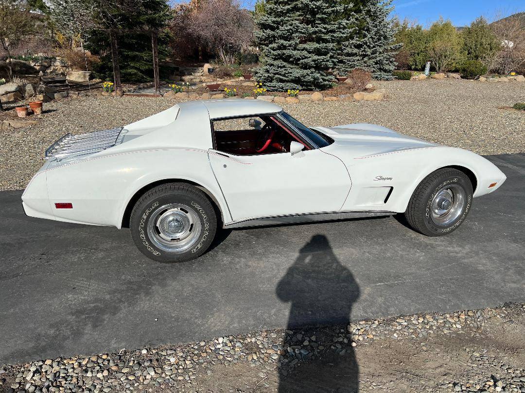 Corvette-stingray-1976-white