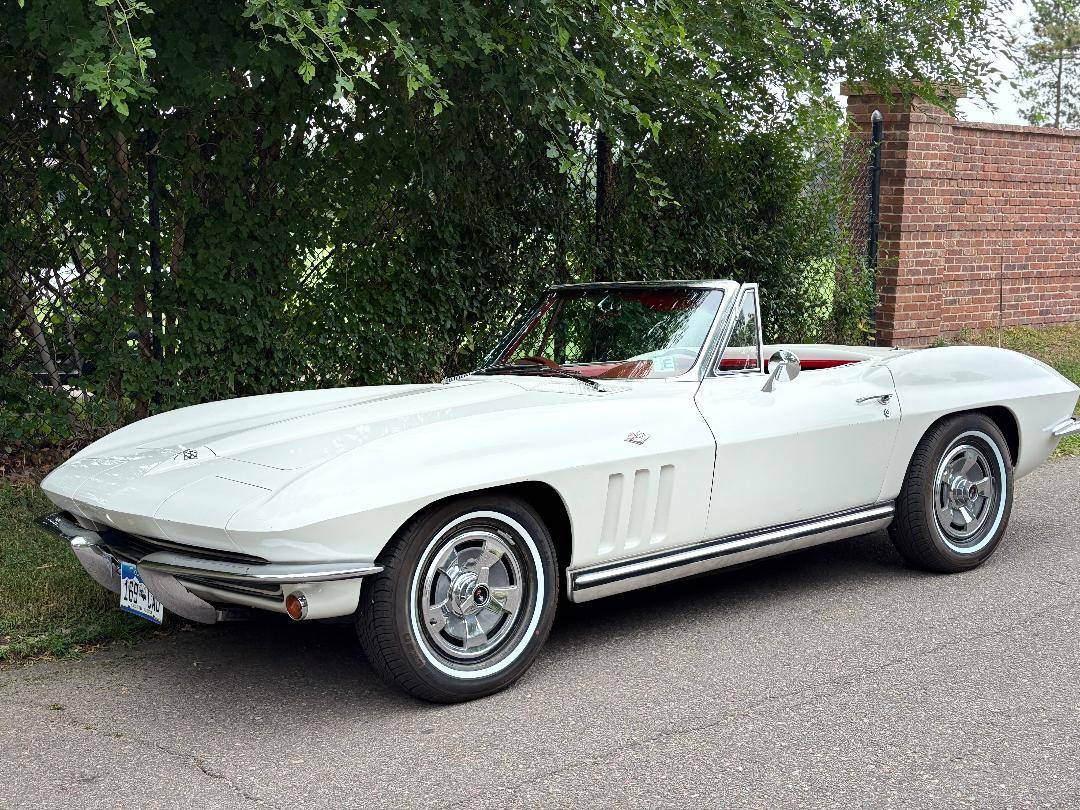 Corvette-stingray-convertible-1965-white-111