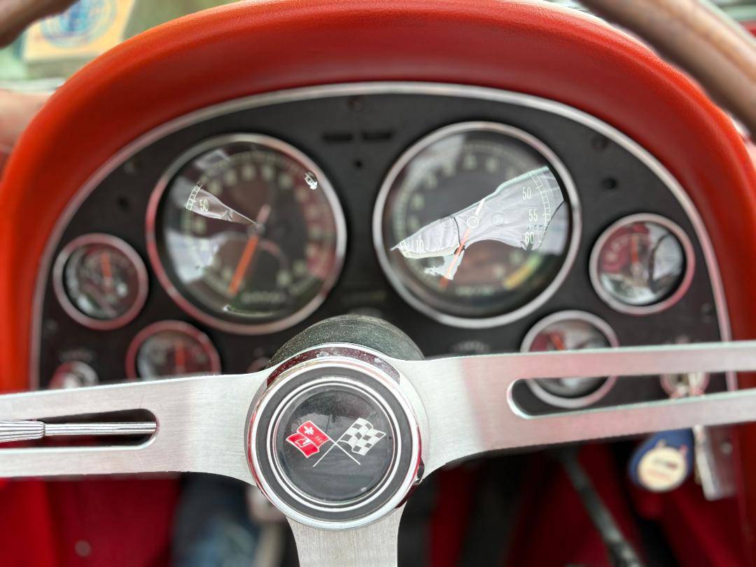 Corvette-stingray-convertible-1965-white-13