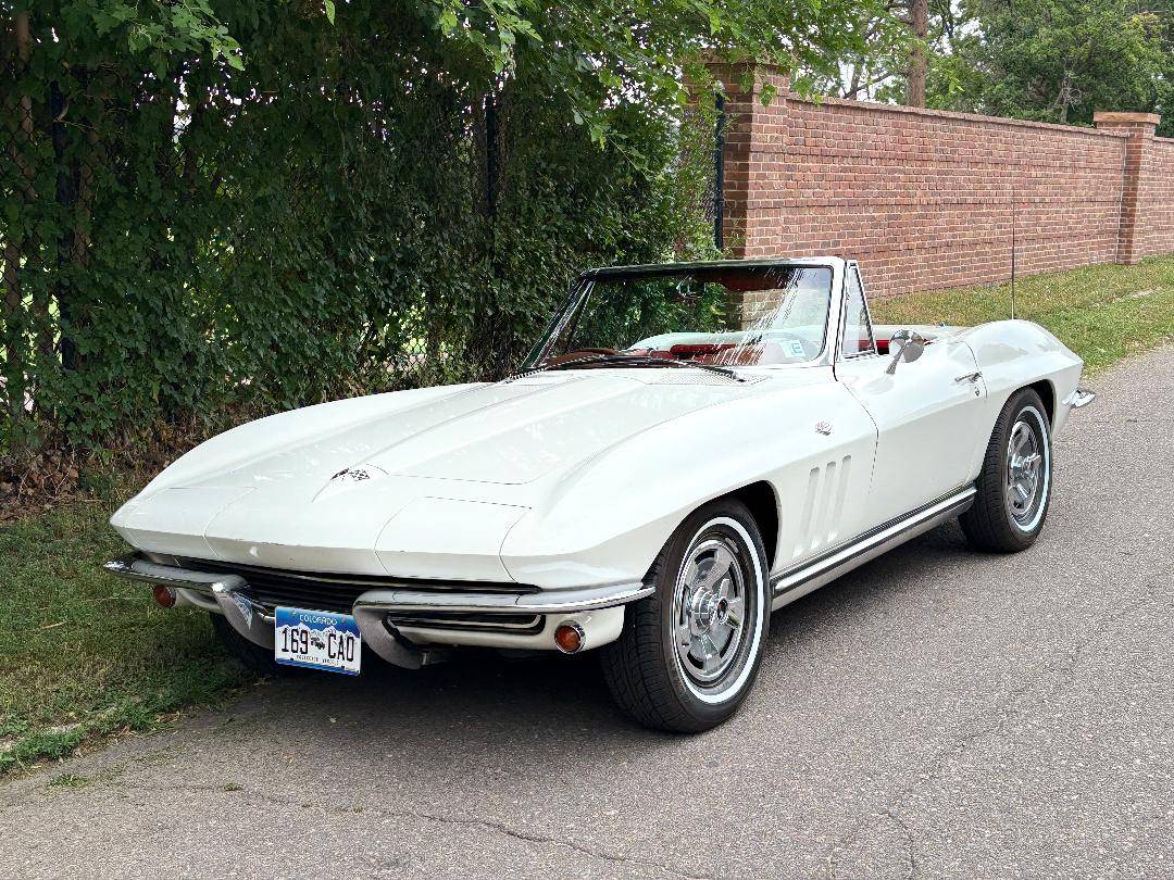 Corvette-stingray-convertible-1965-white-19
