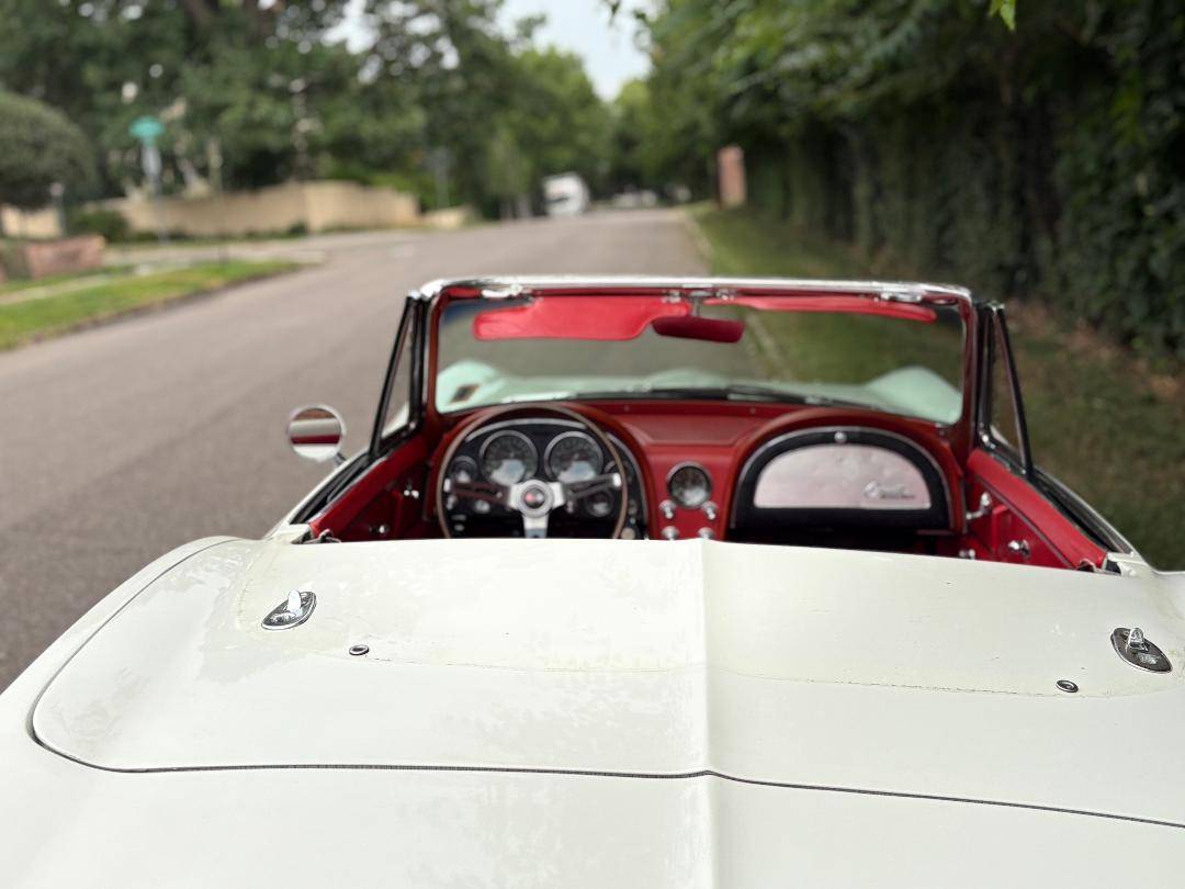 Corvette-stingray-convertible-1965-white-24
