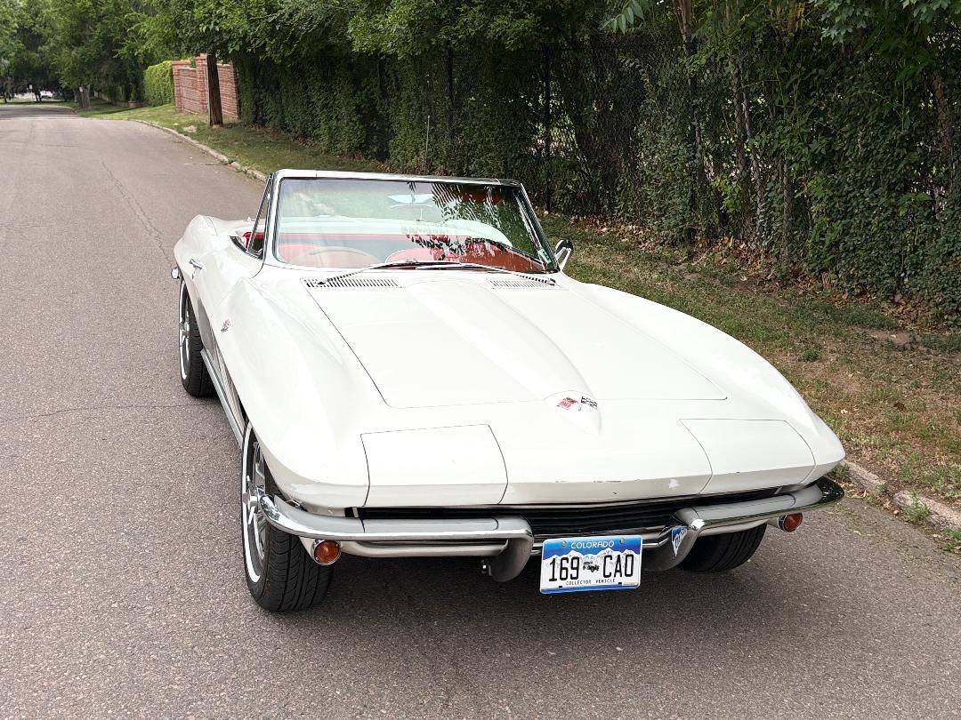 Corvette-stingray-convertible-1965-white-36
