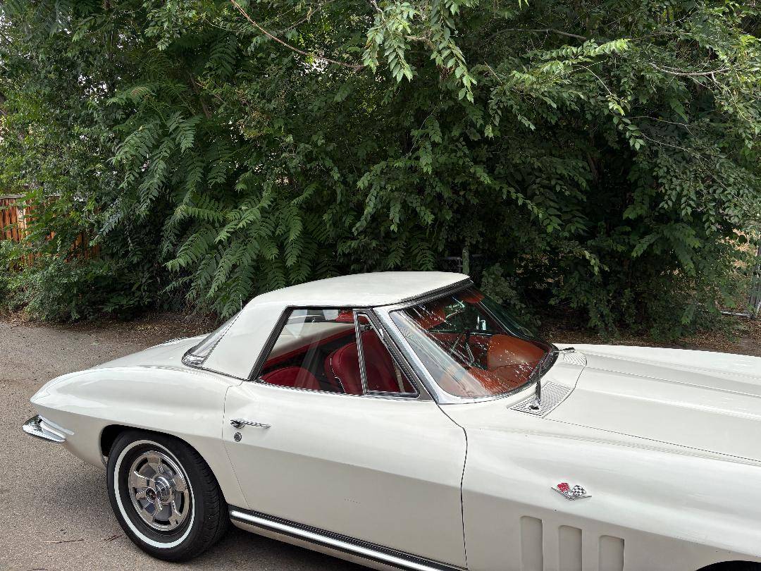 Corvette-stingray-convertible-1965-white-38