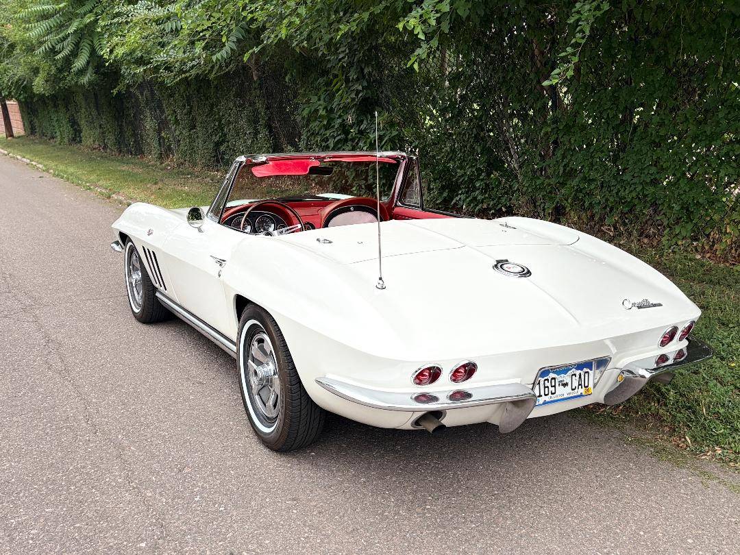 Corvette-stingray-convertible-1965-white-39