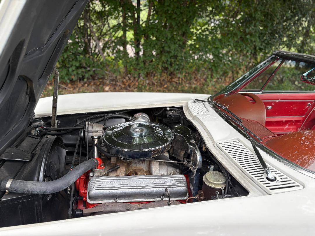 Corvette-stingray-convertible-1965-white-44