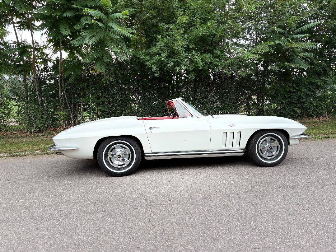 Corvette-stingray-convertible-1965-white-46