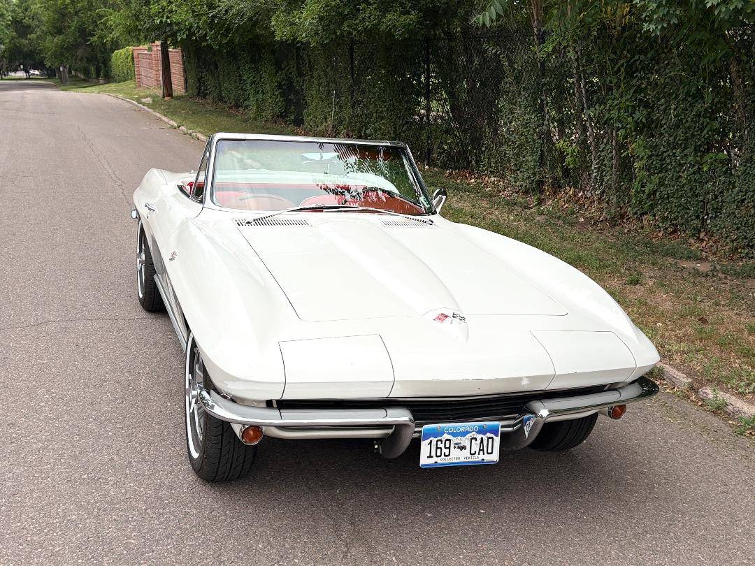 Corvette-stingray-convertible-1965-white-57