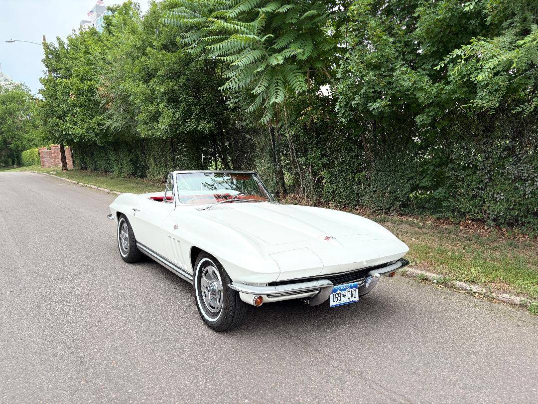 Corvette-stingray-convertible-1965-white-68