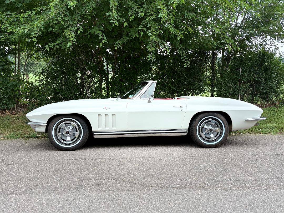 Corvette-stingray-convertible-1965-white-92