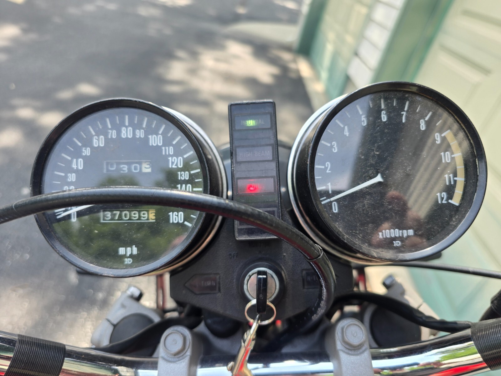 Custom-Built-Motorcycles-Bobber-1977-11