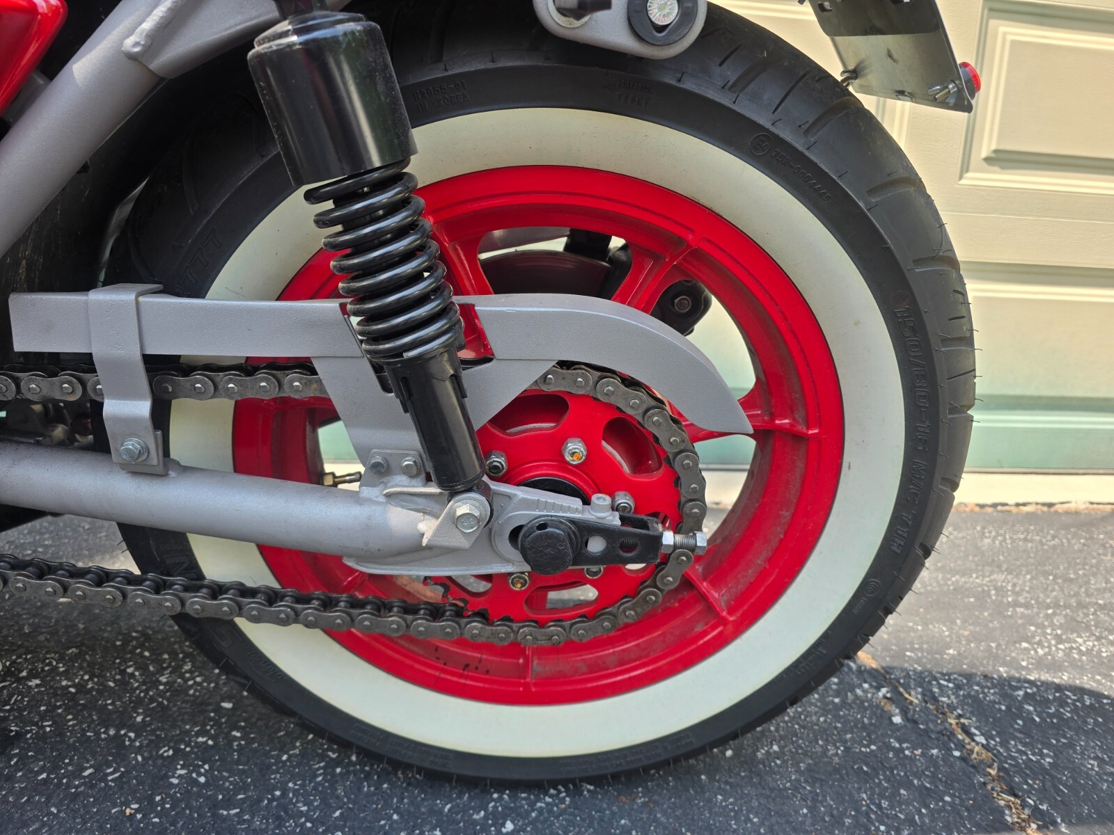 Custom-Built-Motorcycles-Bobber-1977-16