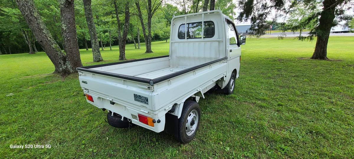 Daihatsu-hijet-1994-white-1