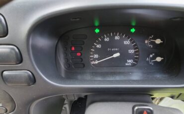 Daihatsu-hijet-1994-white-10