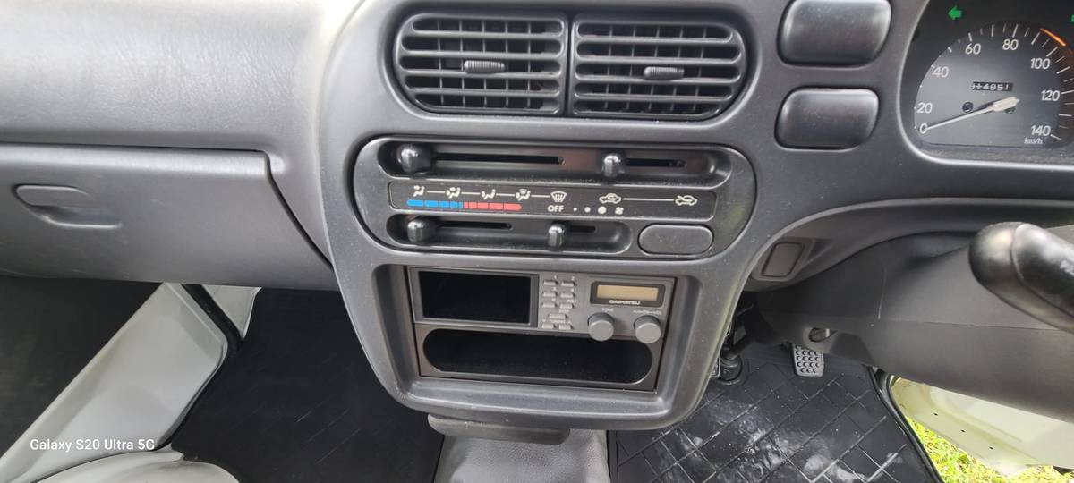 Daihatsu-hijet-1994-white-12