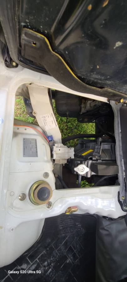 Daihatsu-hijet-1994-white-13