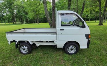 Daihatsu-hijet-1994-white-15
