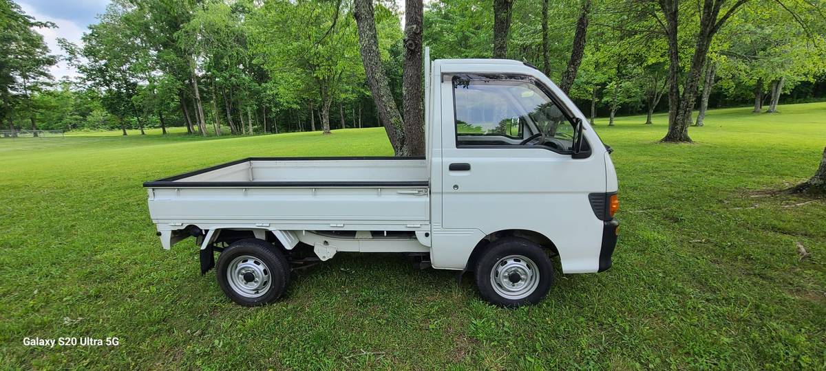 Daihatsu-hijet-1994-white-15