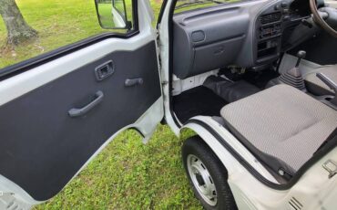 Daihatsu-hijet-1994-white-16