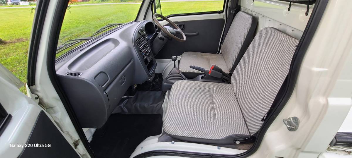 Daihatsu-hijet-1994-white-17