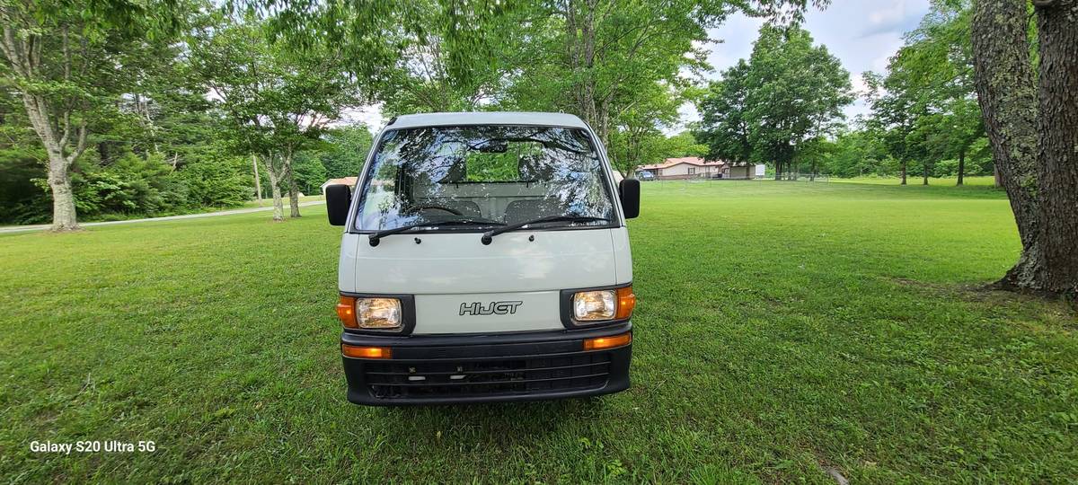 Daihatsu-hijet-1994-white-5