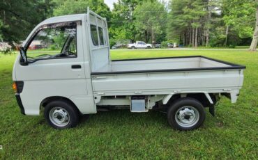 Daihatsu-hijet-1994-white-9