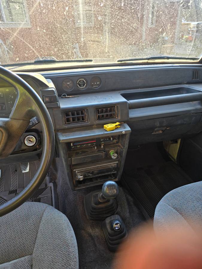 Daihatsu-rocky-1992-white-1