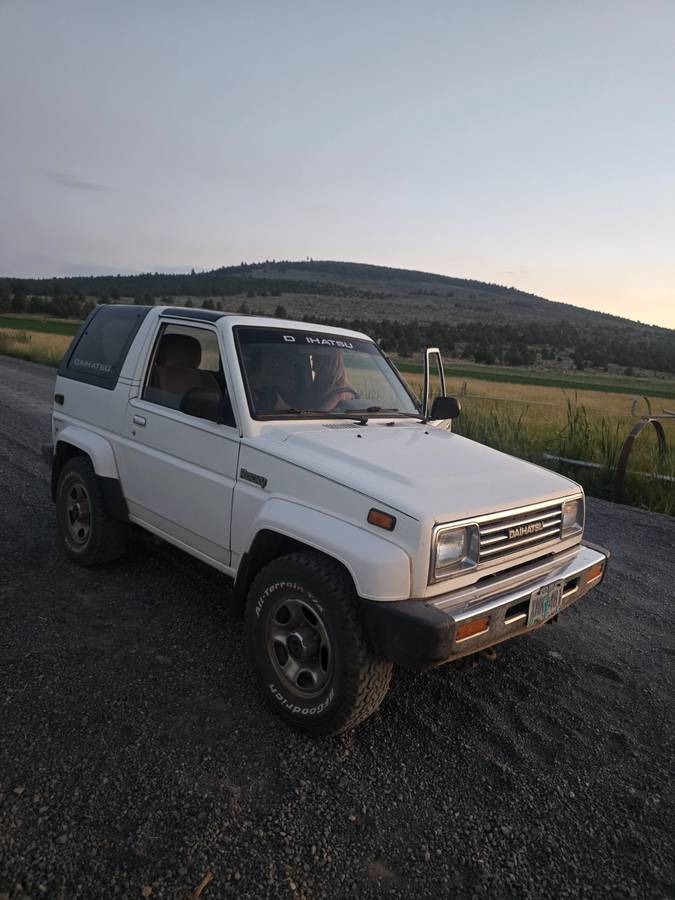 Daihatsu-rocky-1992-white-2