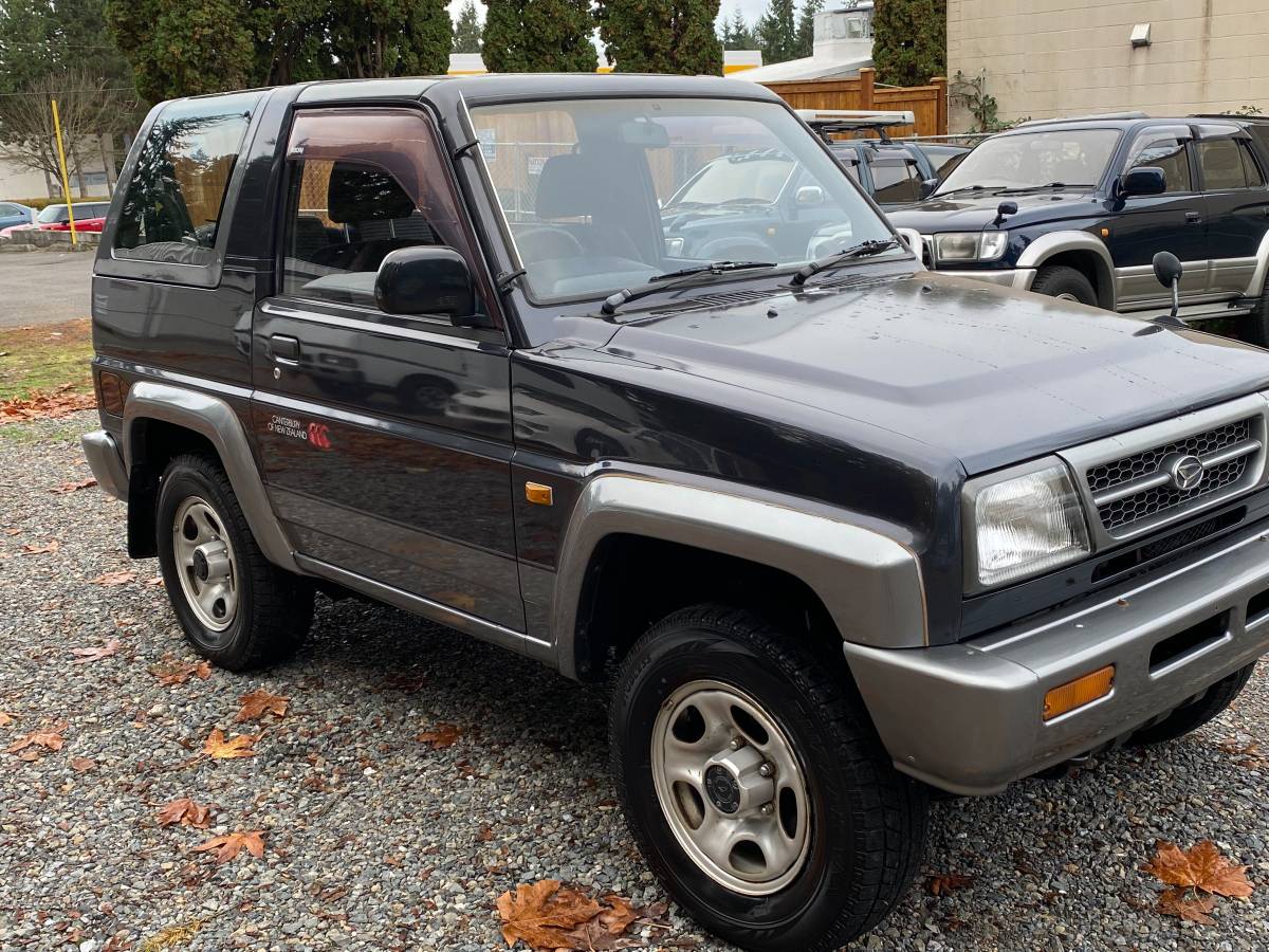 Daihatsu-rocky-1995-grey-1
